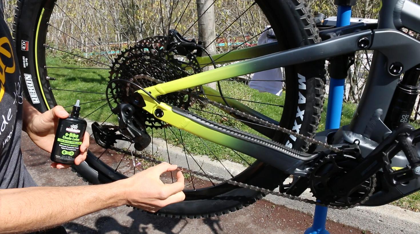 Tech Tip Thursday: How to lube your e-bike chain